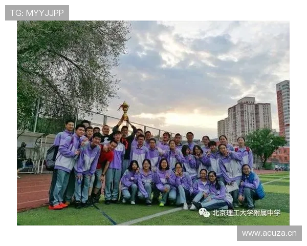 徐灿比赛后直奔豪宅，感觉跟绿茵场像两个世界啊