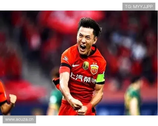 王燊超球场像军官，下班背个塑料袋回家，这反差我顶不住